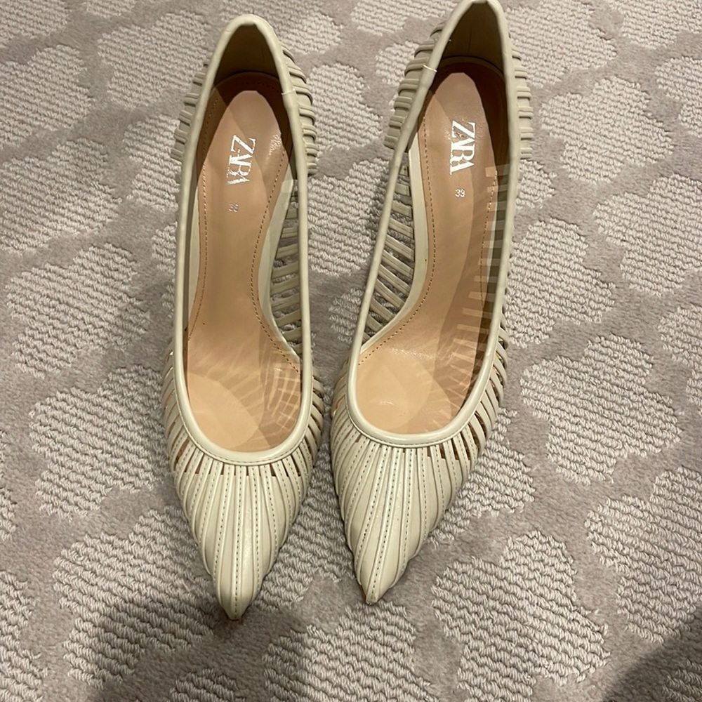 Zara cream pumps